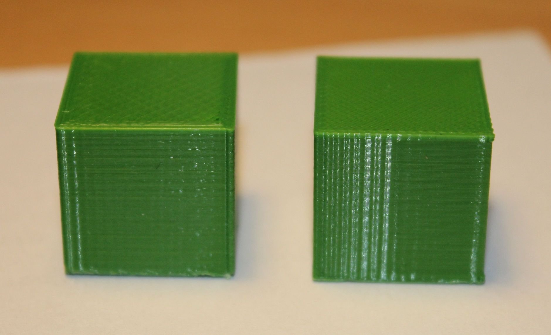 Left: Slic3er, right: Ultimaker Cura